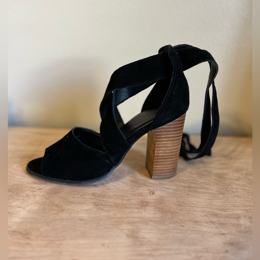 Urban outfitters, Suede black heel